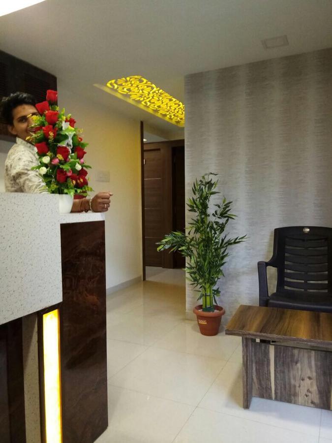 Hotel Sun Shine Ahmedabad Bagian luar foto