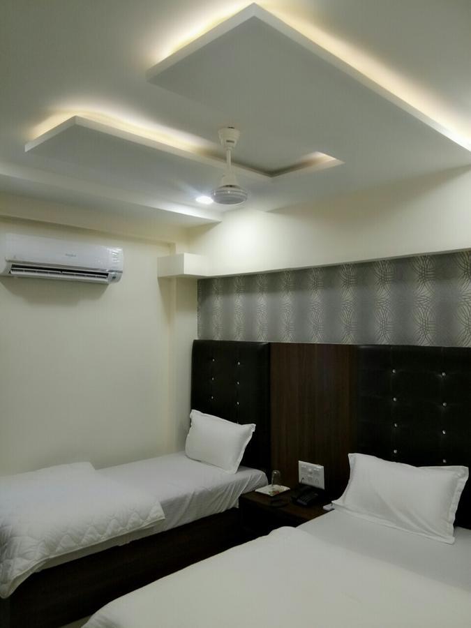 Hotel Sun Shine Ahmedabad Bagian luar foto