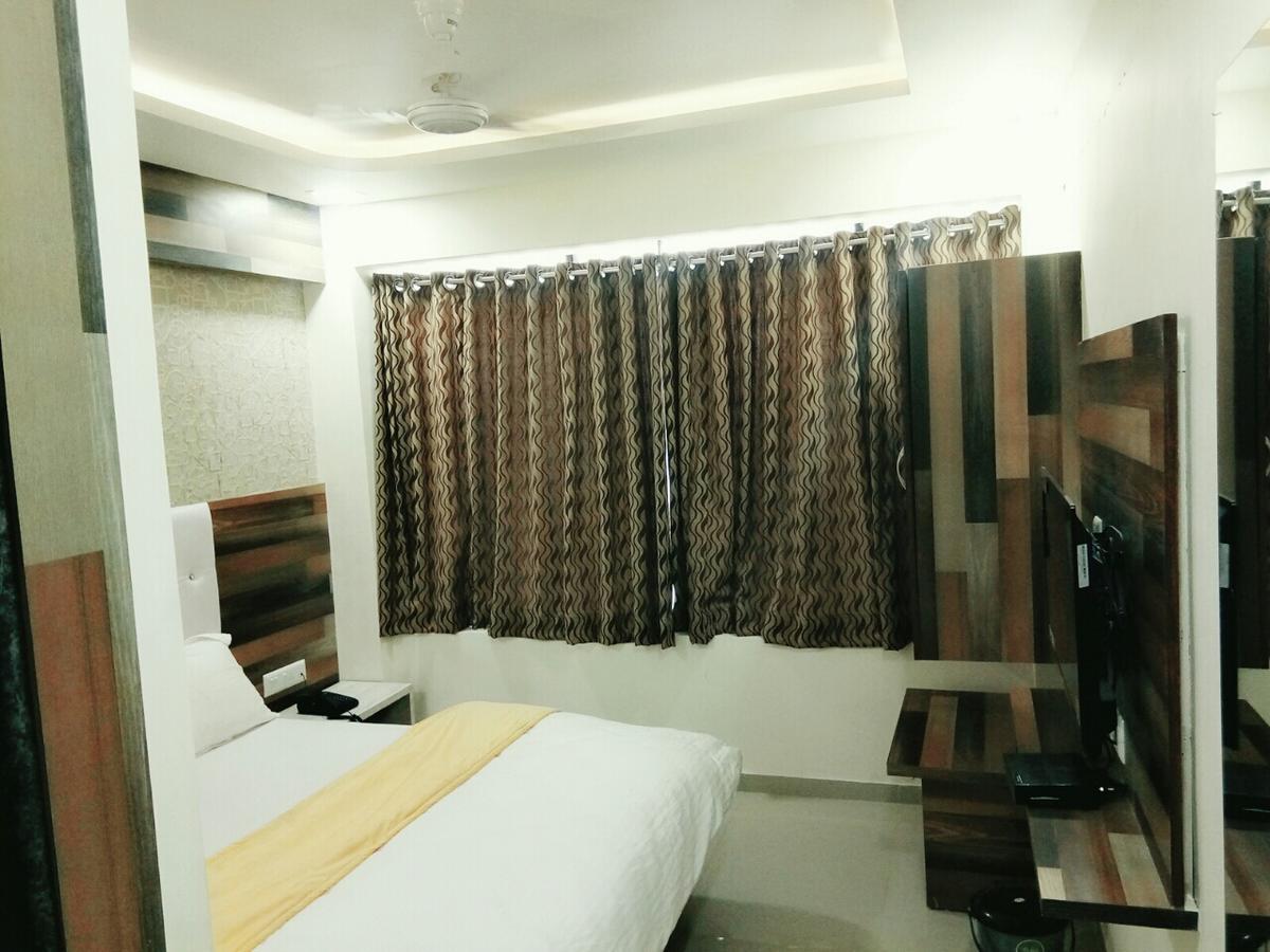Hotel Sun Shine Ahmedabad Bagian luar foto