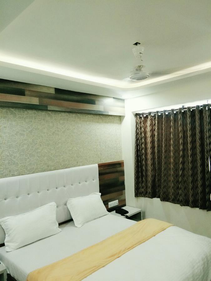 Hotel Sun Shine Ahmedabad Bagian luar foto