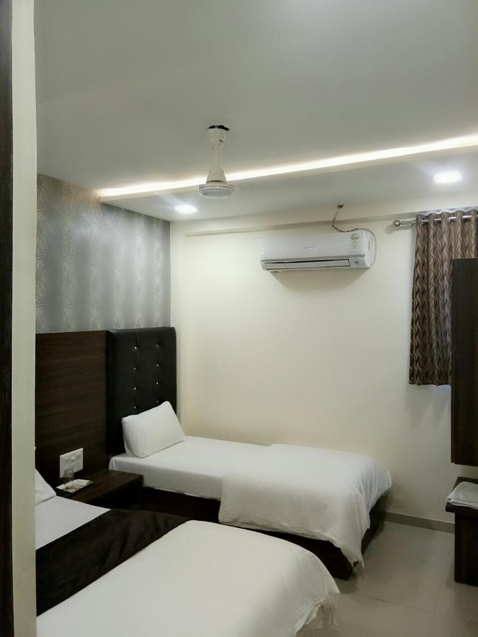 Hotel Sun Shine Ahmedabad Bagian luar foto